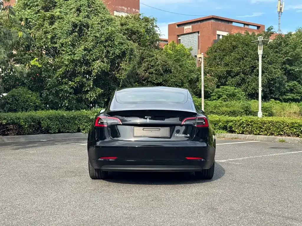 Tesla Model 3 — фото 10
