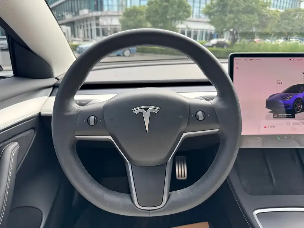 Tesla Model 3 — фото 4