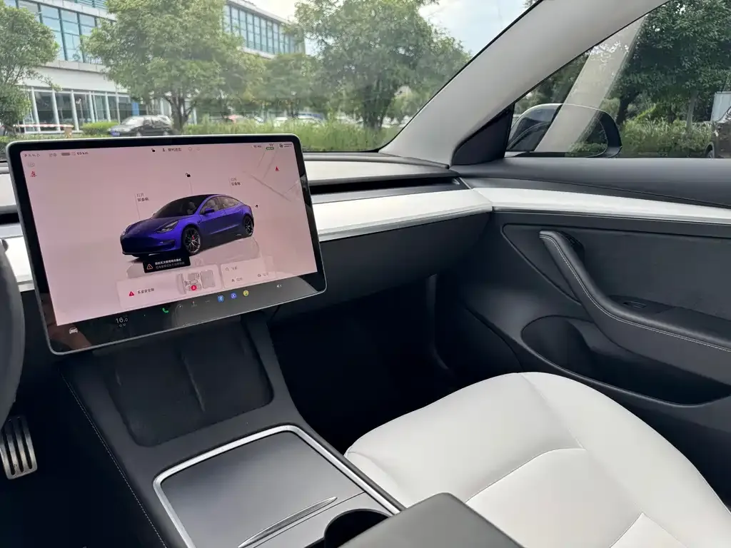 Tesla Model 3 — фото 2