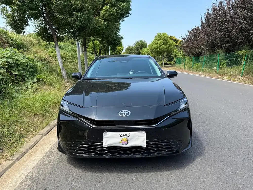 Toyota Camry — фото 10