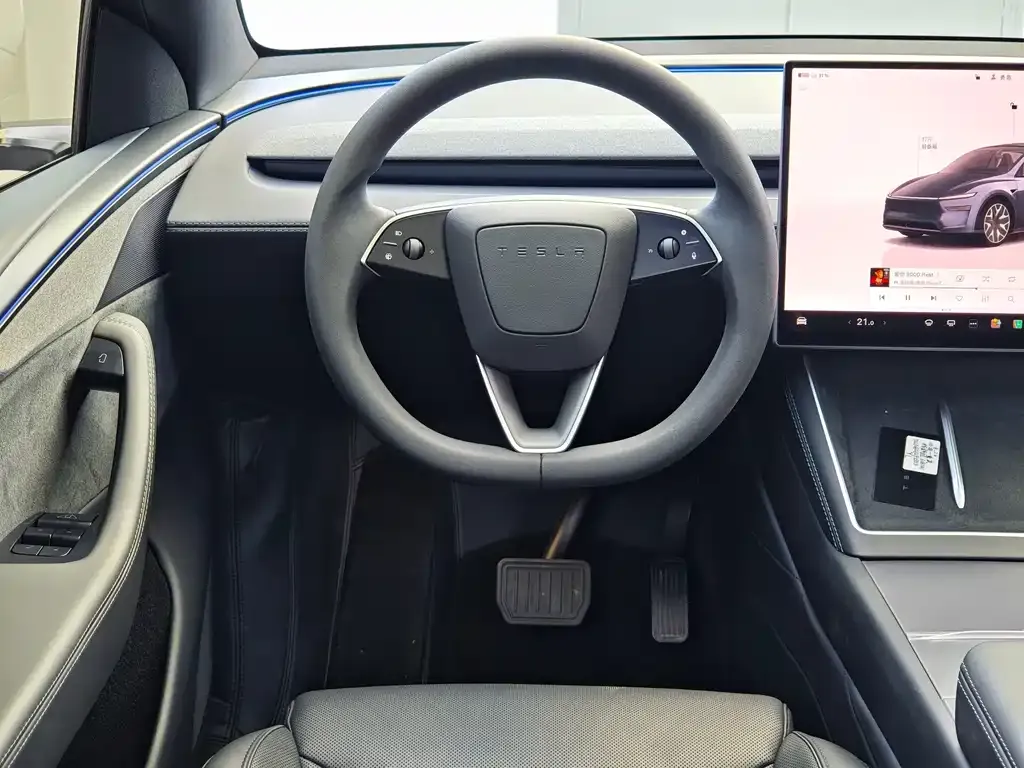 Tesla Model Y L — фото 8