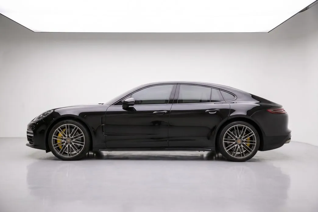 Porsche Panamera — фото 1