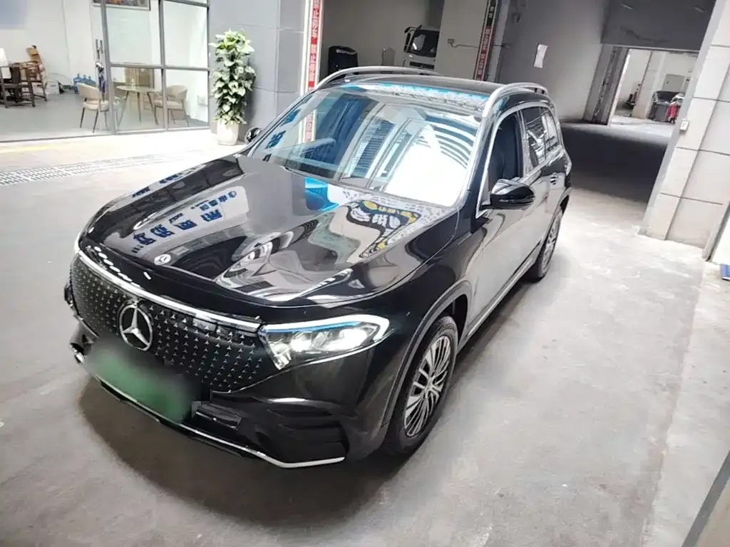 Mercedes-Benz EQB — фото 1