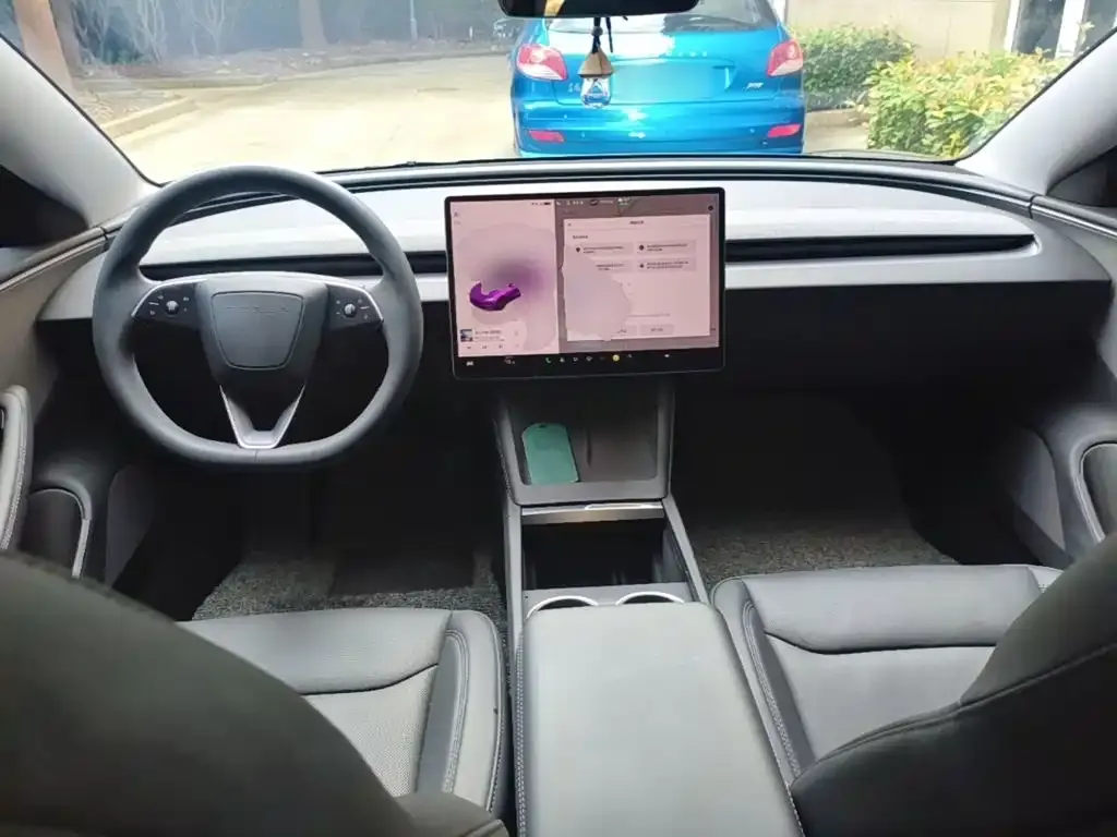 Tesla Model 3 — фото 2