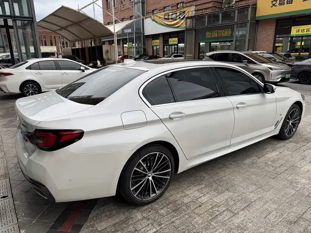 BMW 5 Series — фото 5