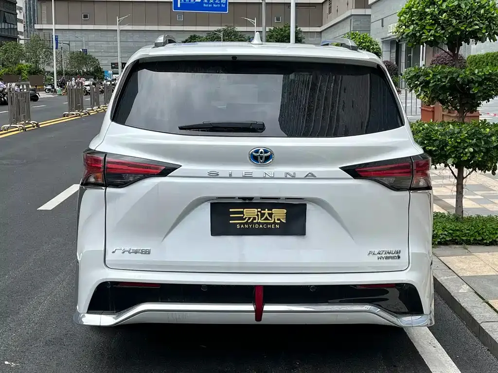 Toyota Sienna — фото 4