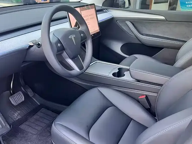 Tesla Model Y — фото 6