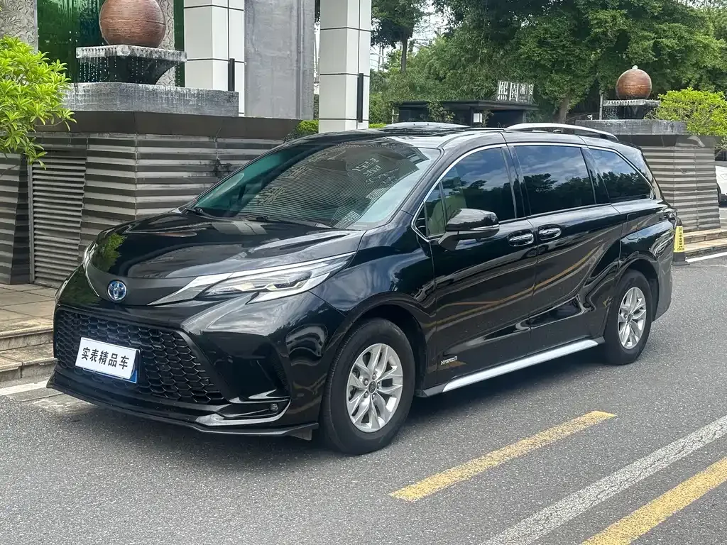 Toyota Granvia — фото 1