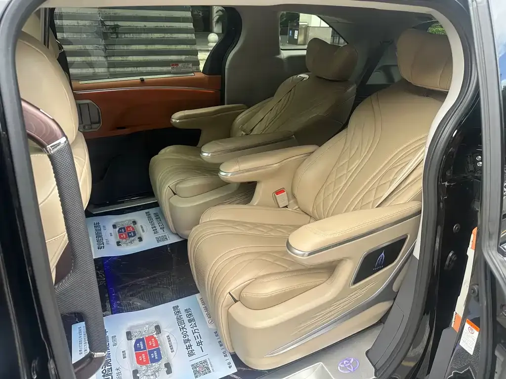 Toyota Granvia — фото 9