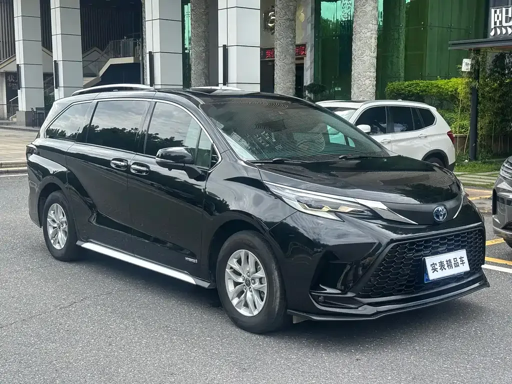 Toyota Granvia — фото 8