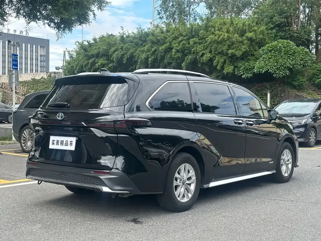 Toyota Granvia — фото 7