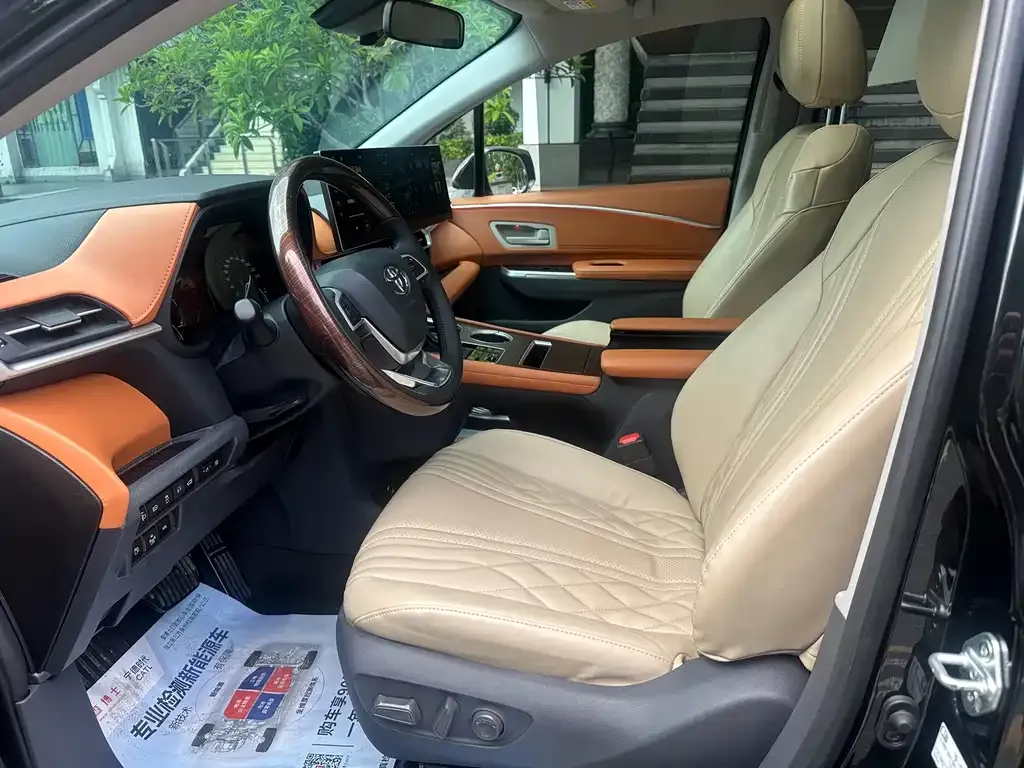 Toyota Granvia — фото 2