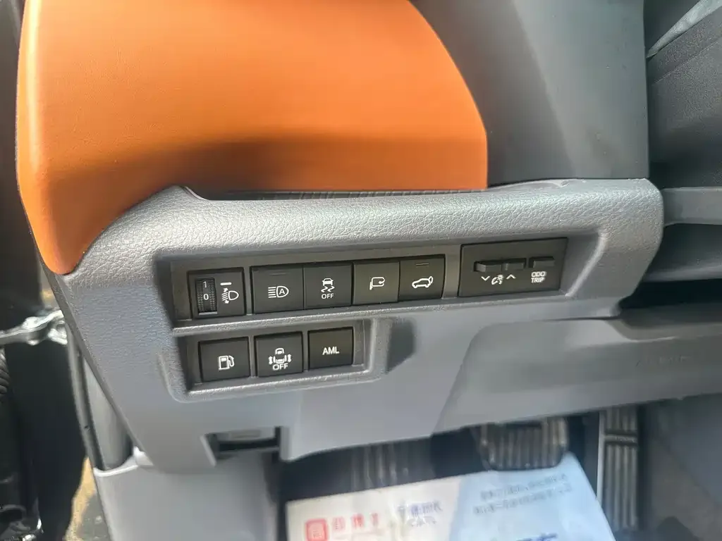 Toyota Granvia — фото 3