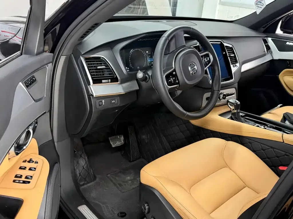 Volvo XC90 — фото 9