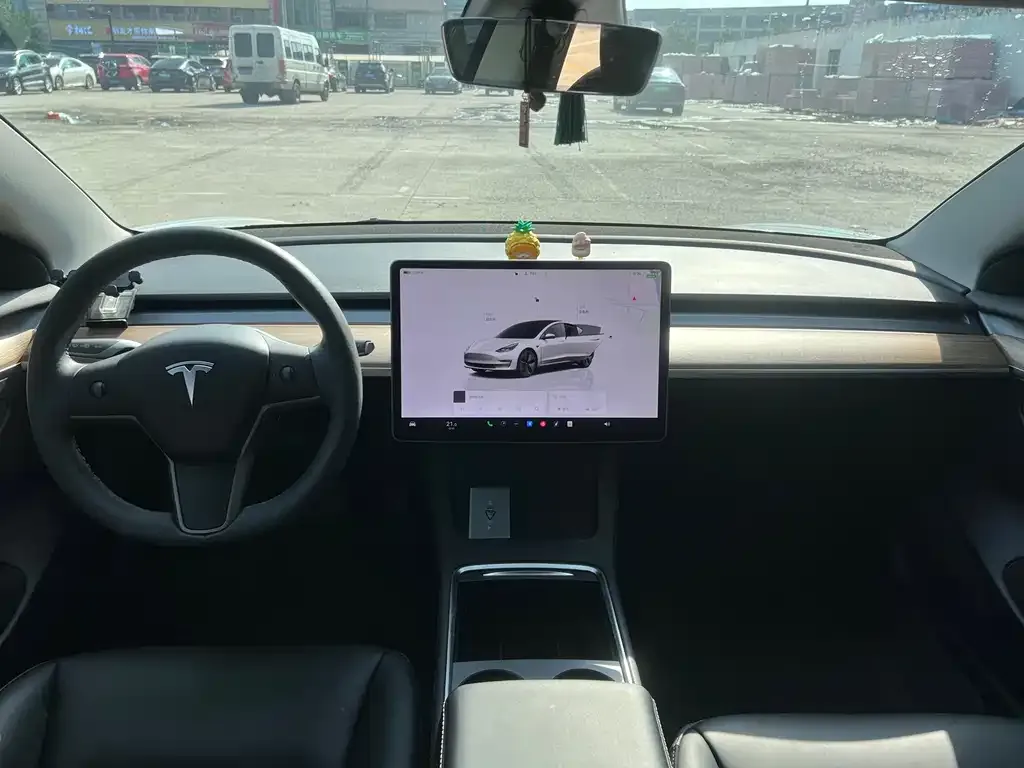 Tesla Model 3 — фото 7
