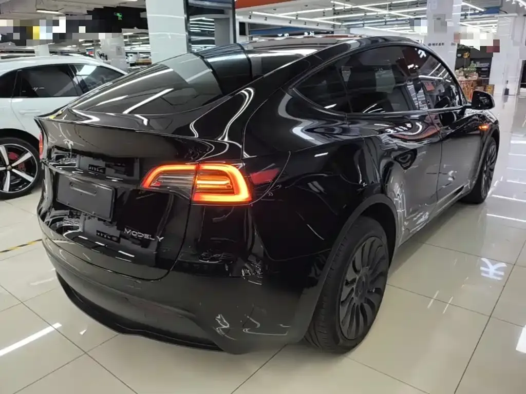 Tesla Model Y — фото 7