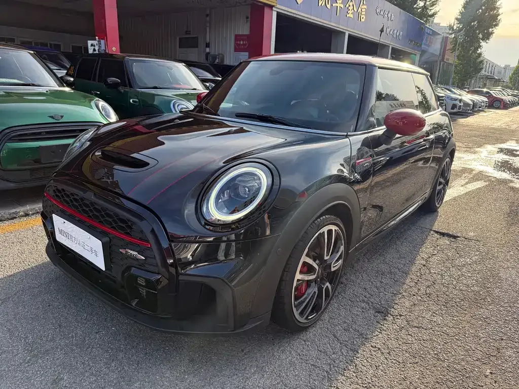 MINI JCW (John Cooper Works) — фото 1