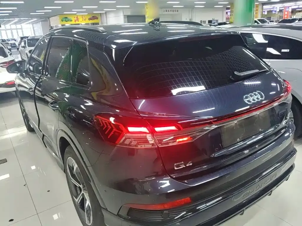 Audi Q4 e-tron — фото 4