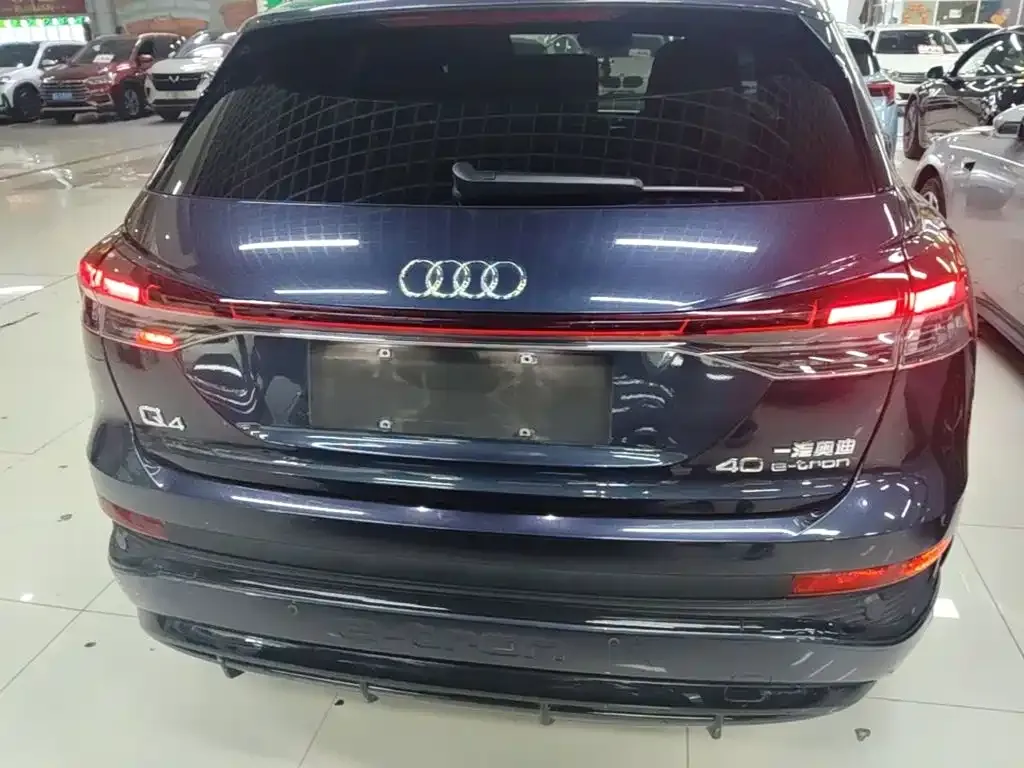Audi Q4 e-tron — фото 10