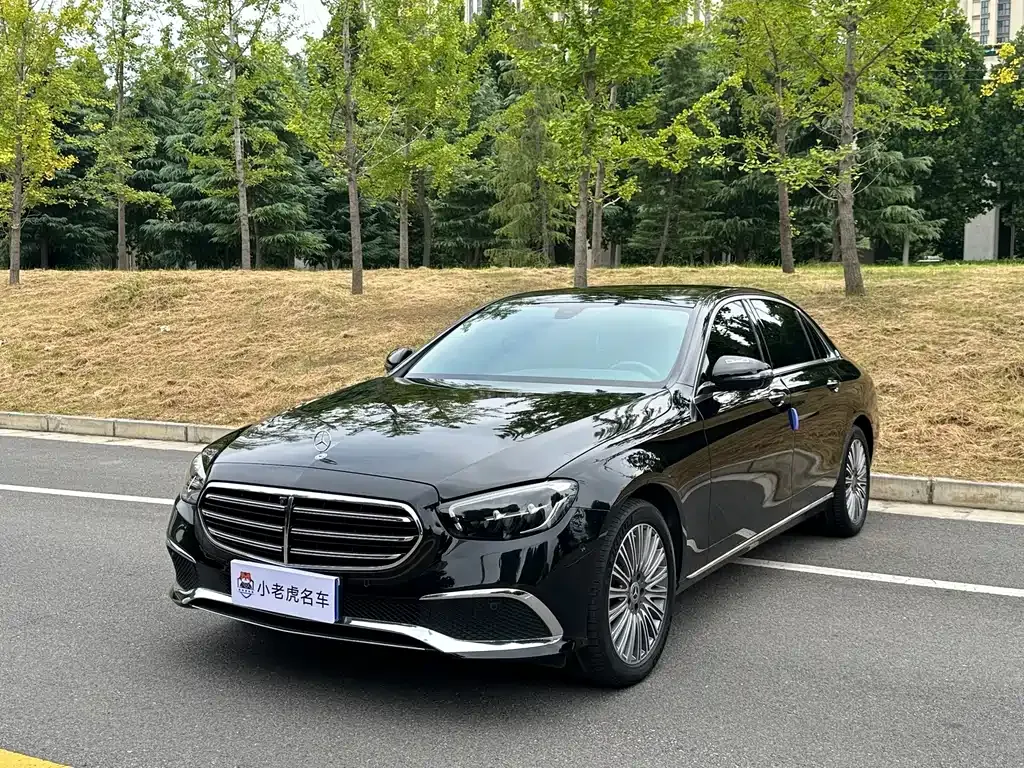 Mercedes-Benz E-Class — фото 1
