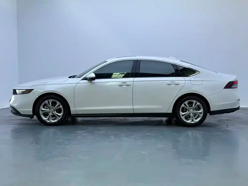 Honda Accord — фото 7