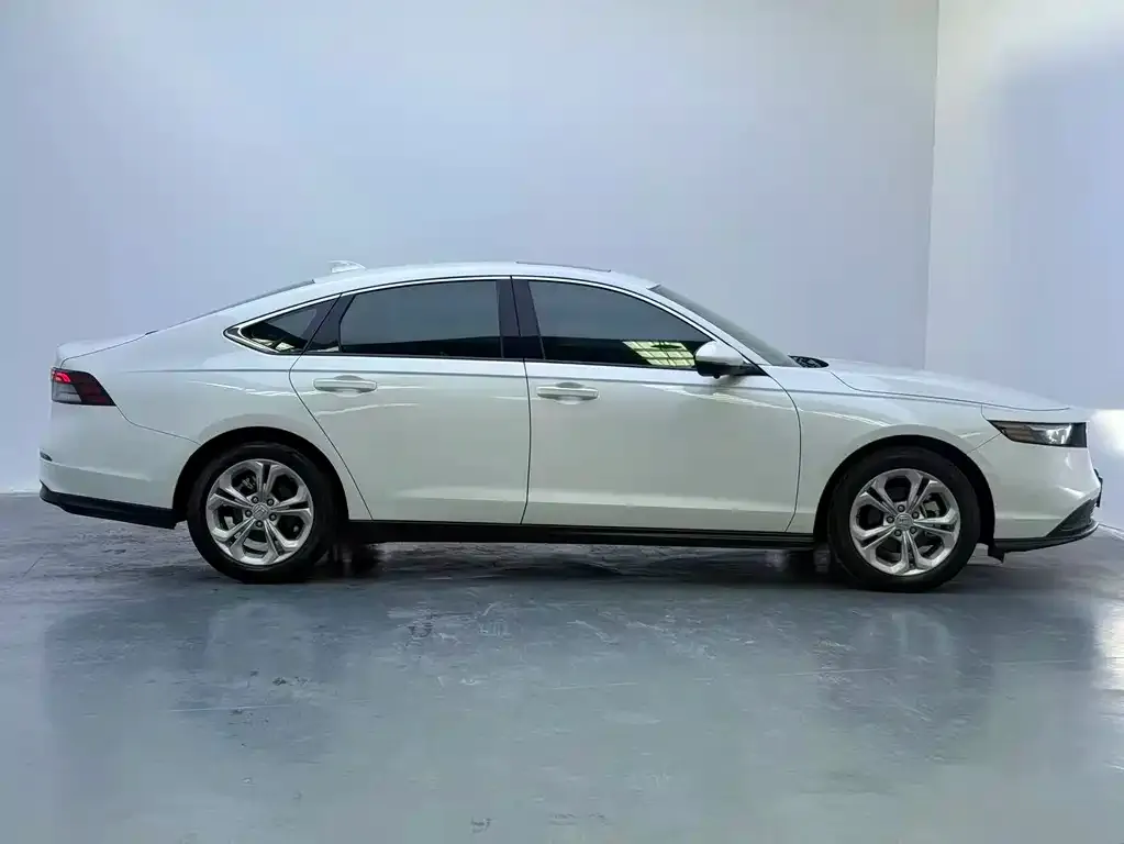 Honda Accord — фото 8