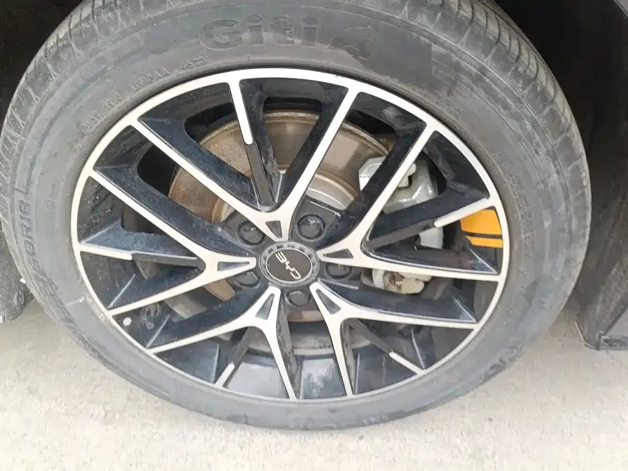 BYD Seal — фото 10
