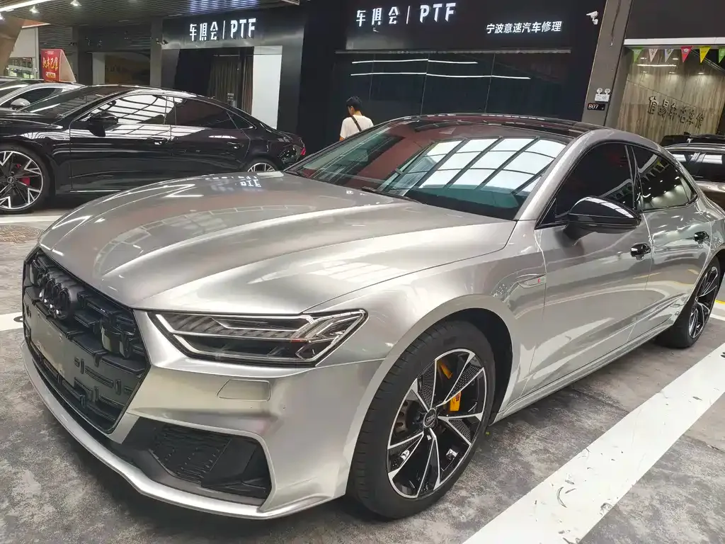 Audi A7L — фото 1