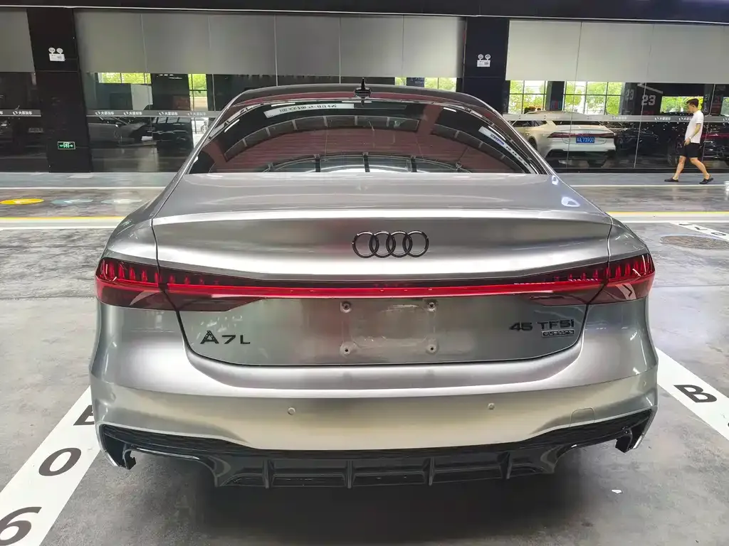 Audi A7L — фото 5