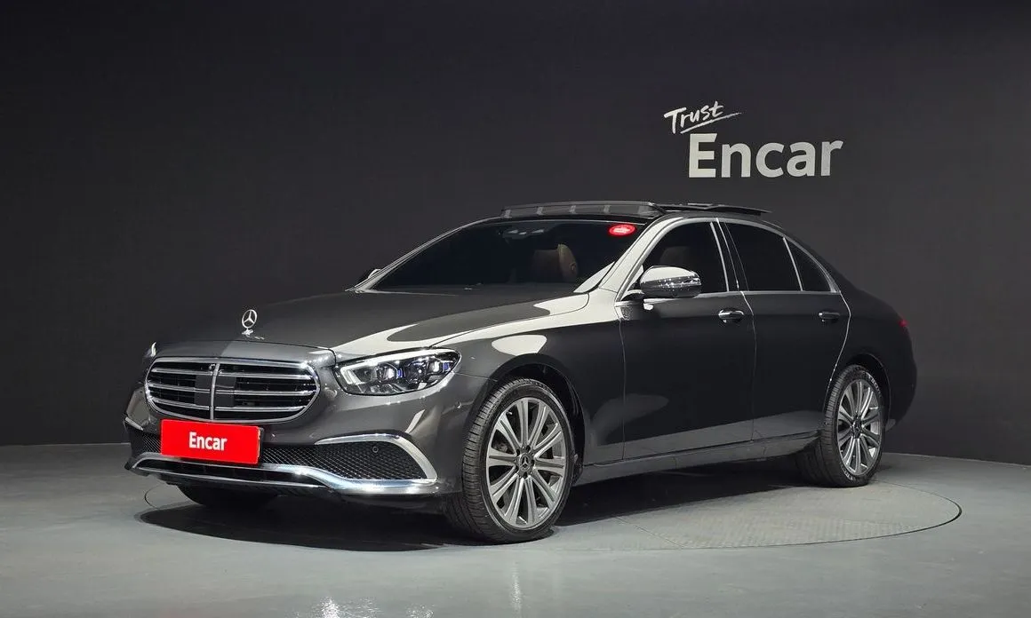 Mercedes-Benz E-Class — фото 1