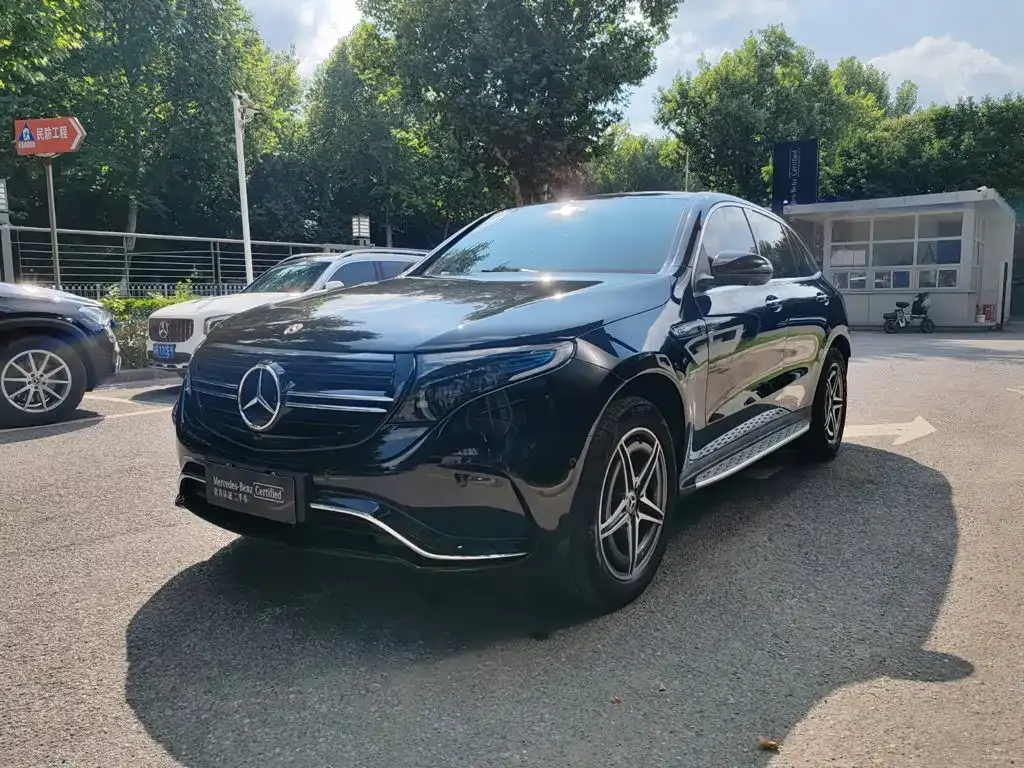 Mercedes-Benz EQC — фото 1