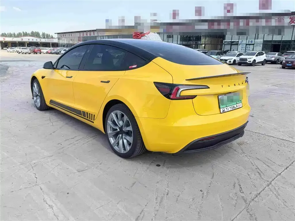 Tesla Model 3 — фото 10