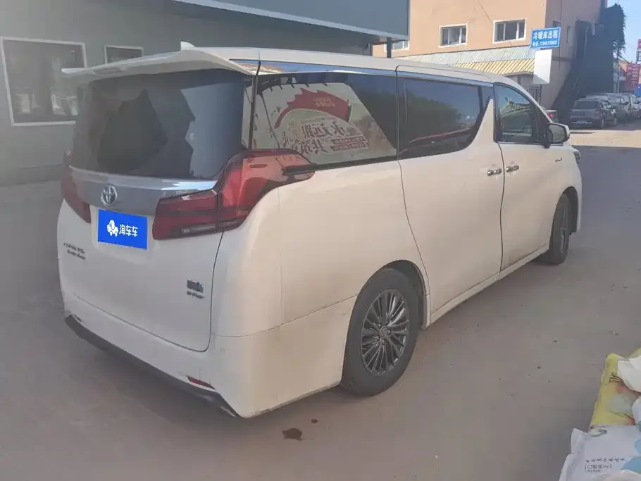 Toyota Alphard — фото 9