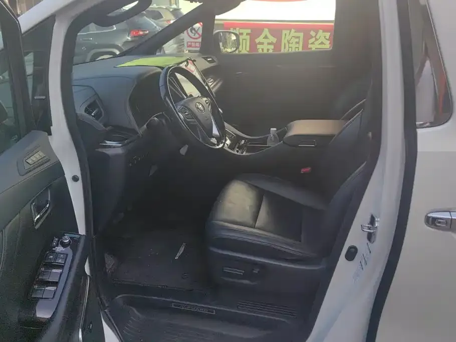Toyota Alphard — фото 10