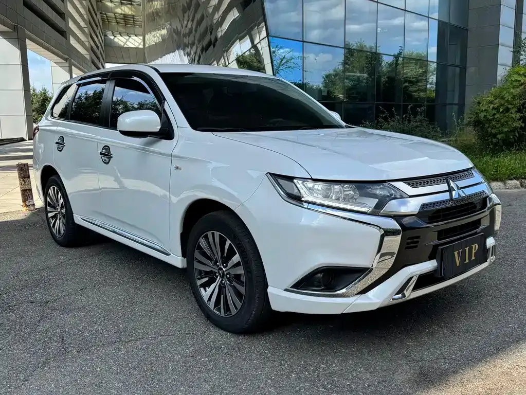 Mitsubishi Outlander — фото 6