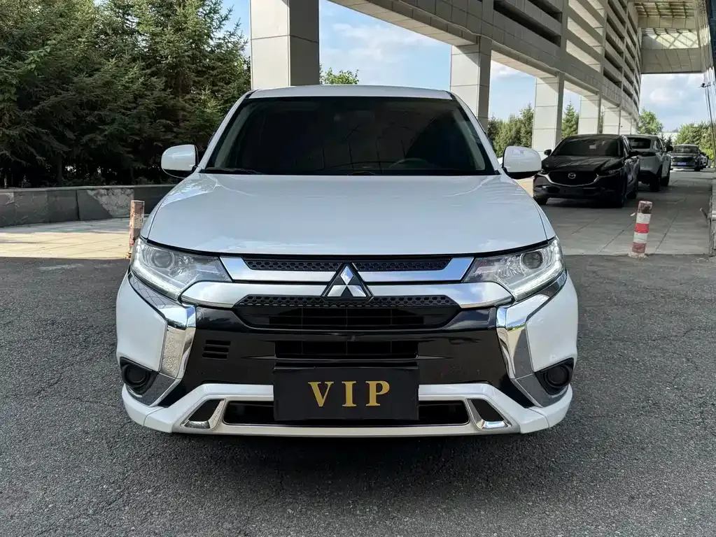 Mitsubishi Outlander — фото 4