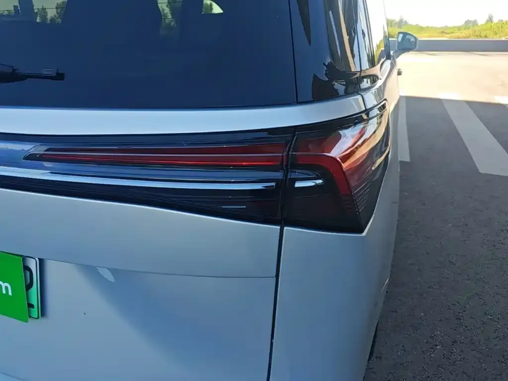 Buick GL8 Hybrid — фото 3