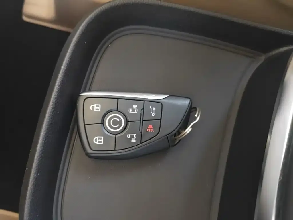 Buick GL8 Hybrid — фото 5