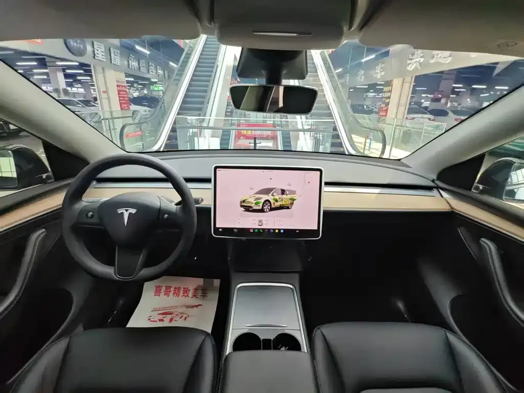 Tesla Model Y — фото 10