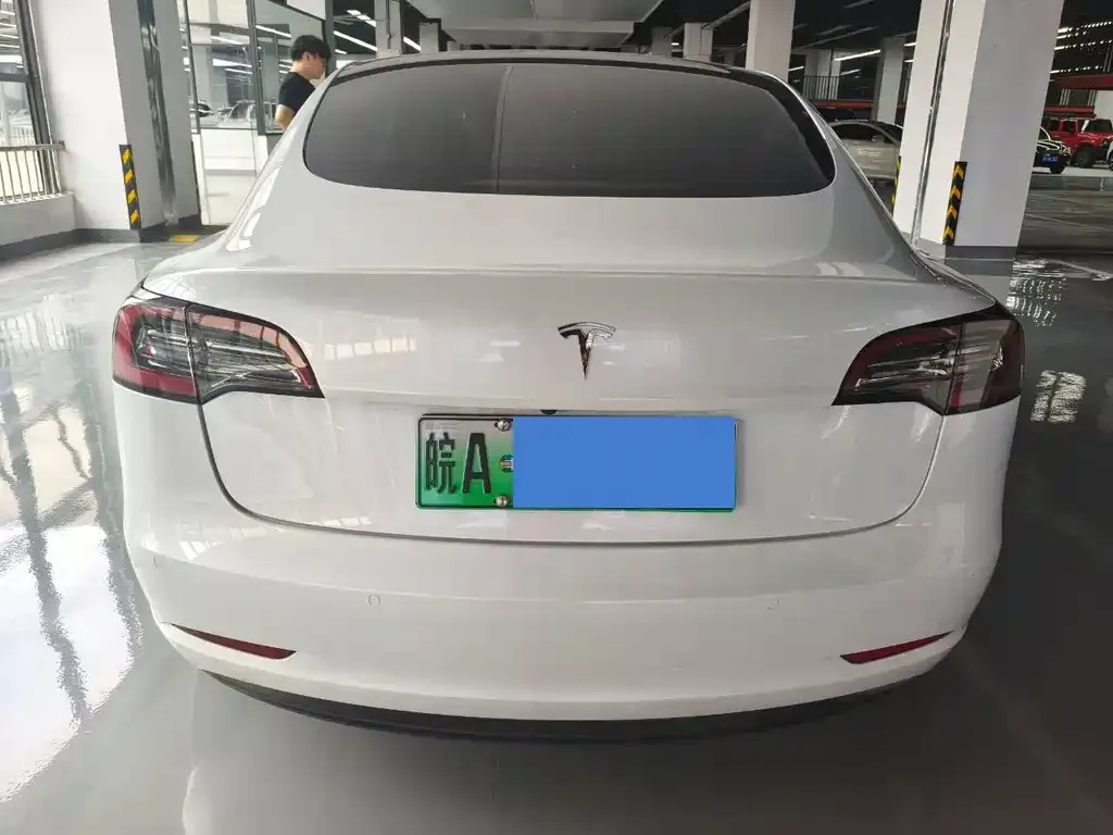Tesla Model 3 — фото 8