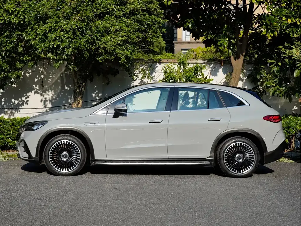 Mercedes-Benz EQE SUV — фото 9