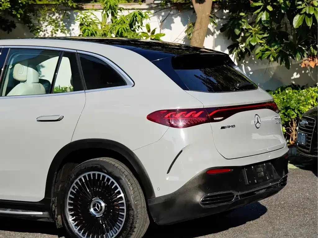 Mercedes-Benz EQE SUV — фото 6