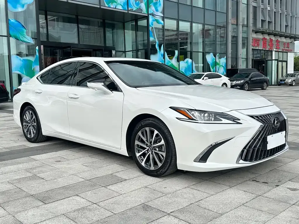 Lexus ES — фото 10