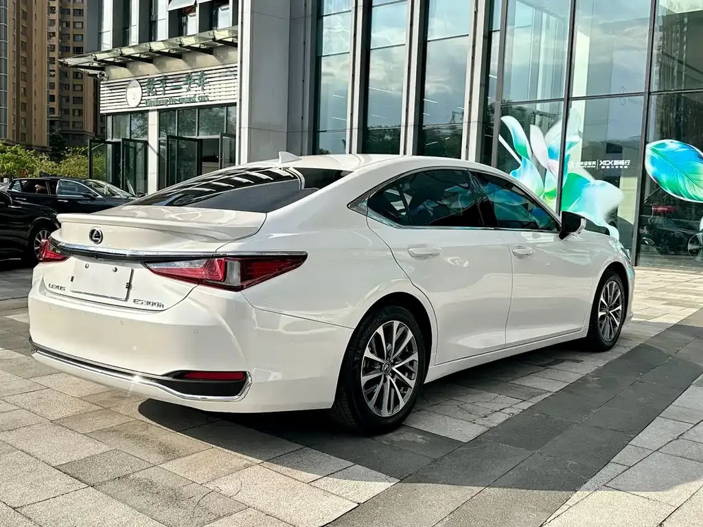 Lexus ES — фото 4