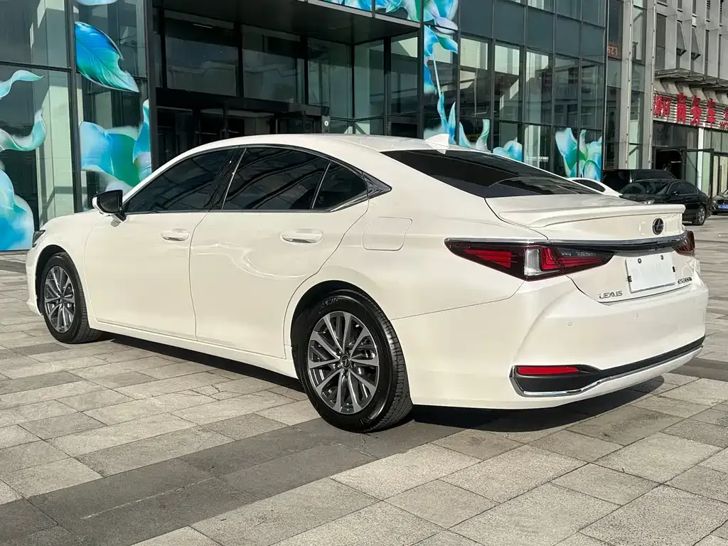 Lexus ES — фото 9