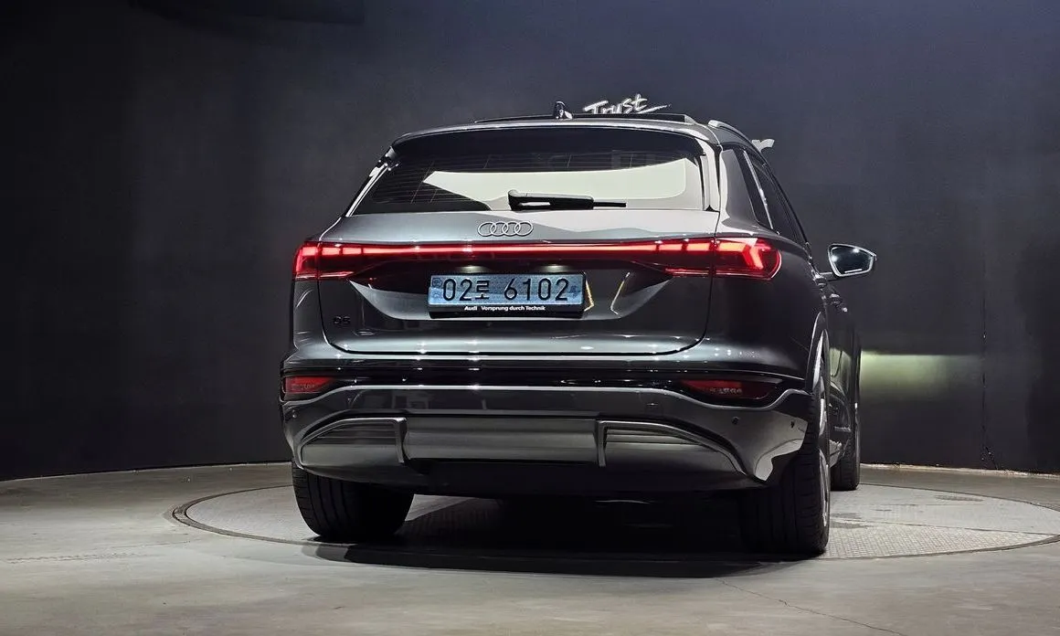 Audi Q6 e-tron — фото 6
