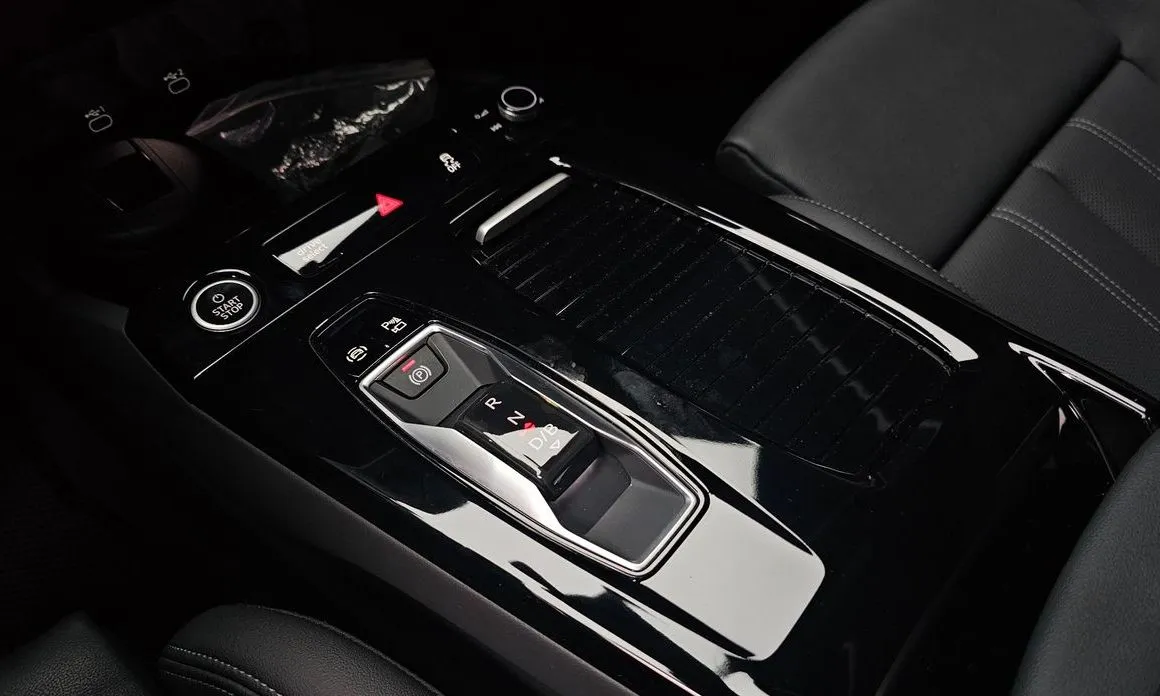 Audi Q6 e-tron — фото 9