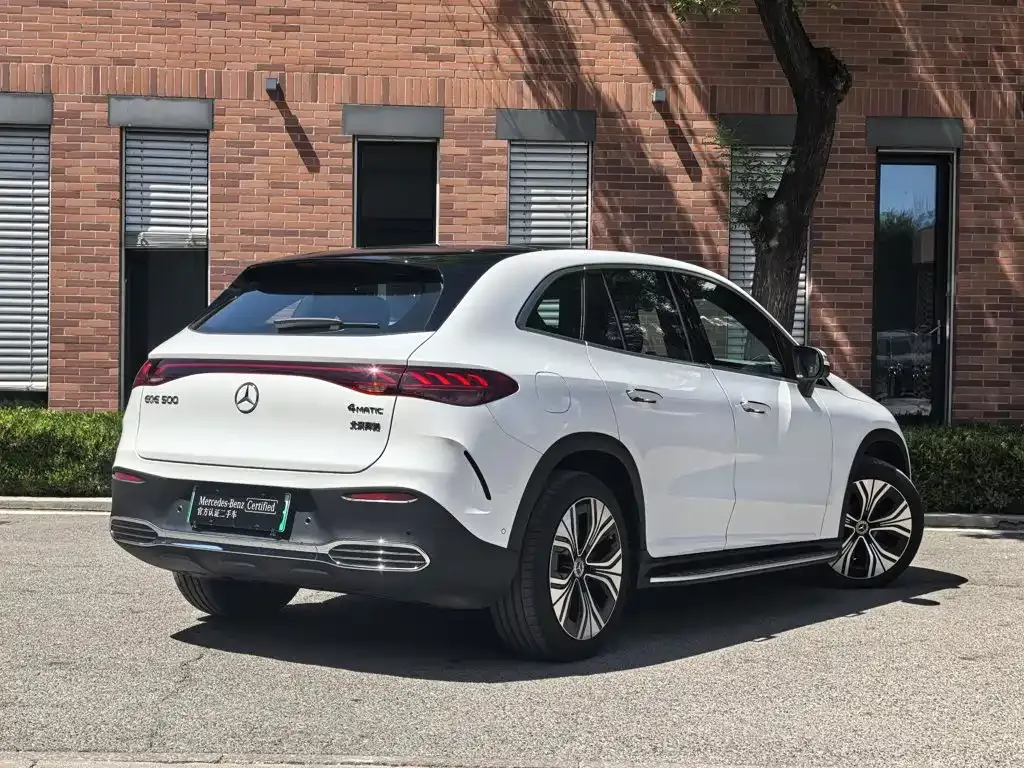 Mercedes-Benz EQE SUV — фото 7