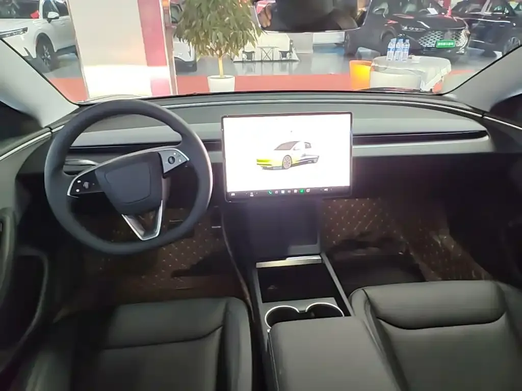 Tesla Model 3 — фото 2