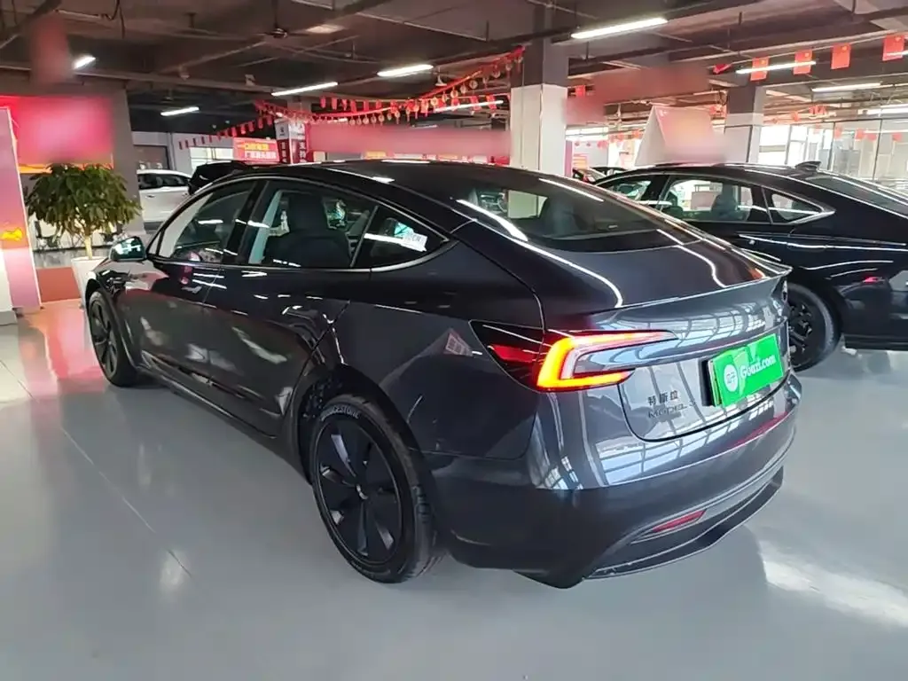 Tesla Model 3 — фото 10